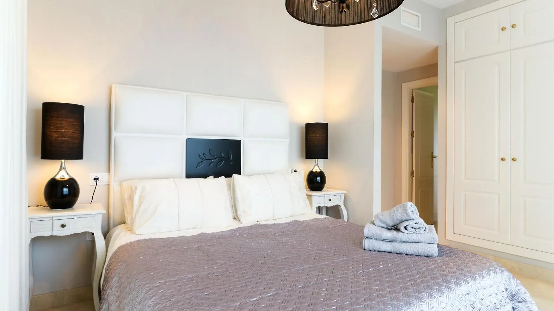 La Goleta - San Pedro Beachside, 200M Beach Marbella Apartment