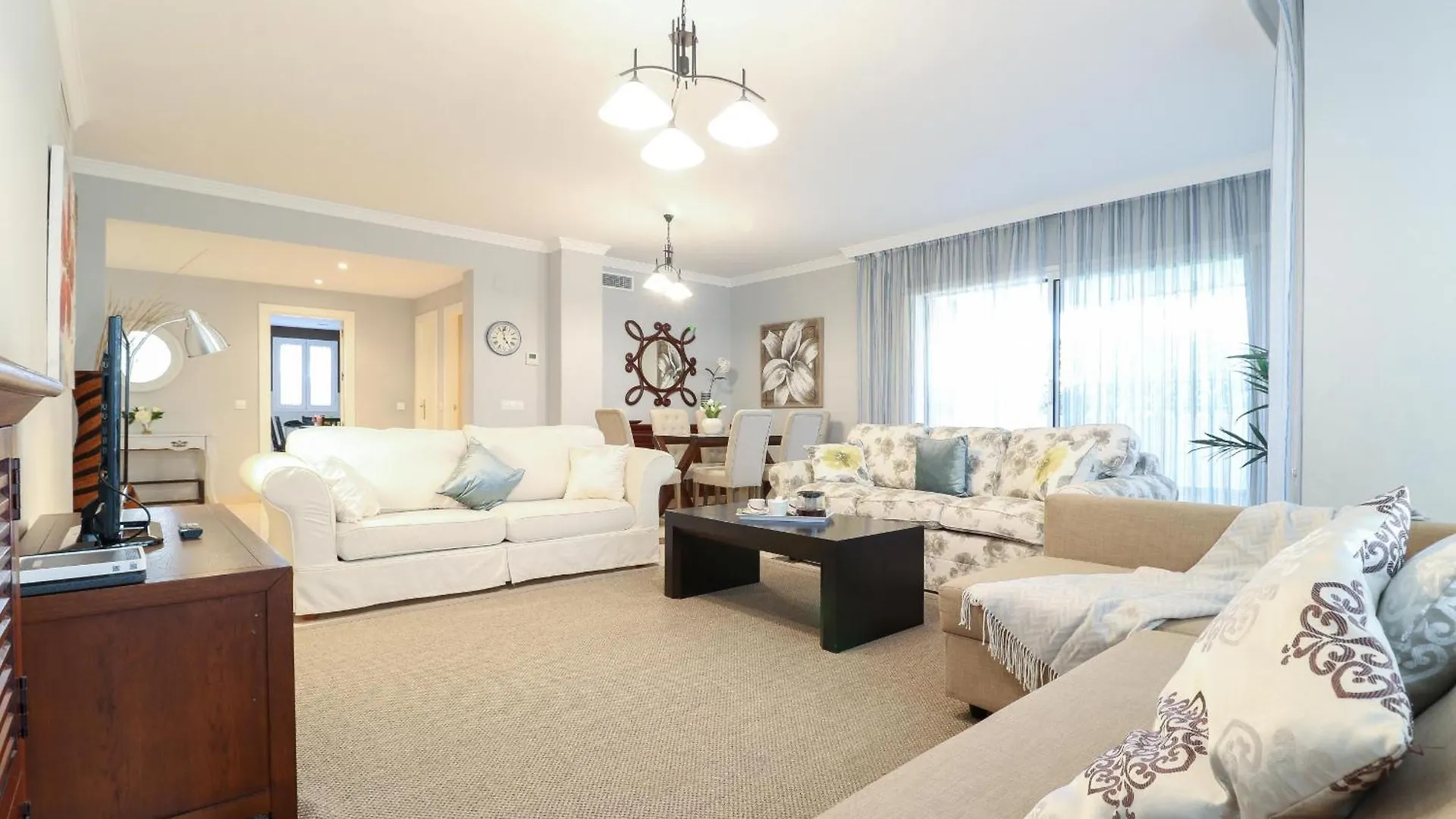 La Goleta - San Pedro Beachside, 200M Beach location